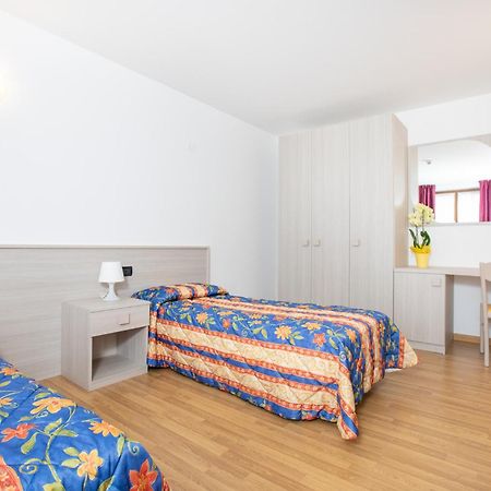 Hotel Posta Comano Terme Exteriör bild