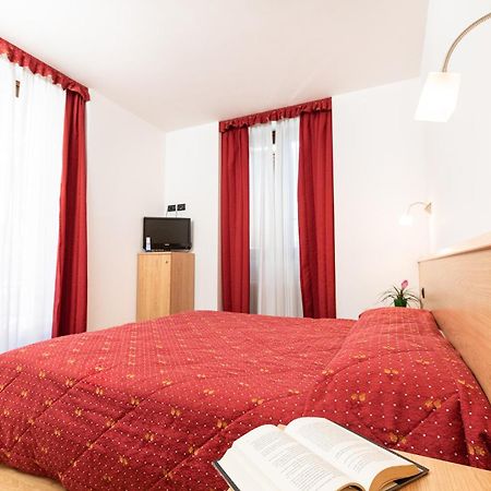 Hotel Posta Comano Terme Exteriör bild