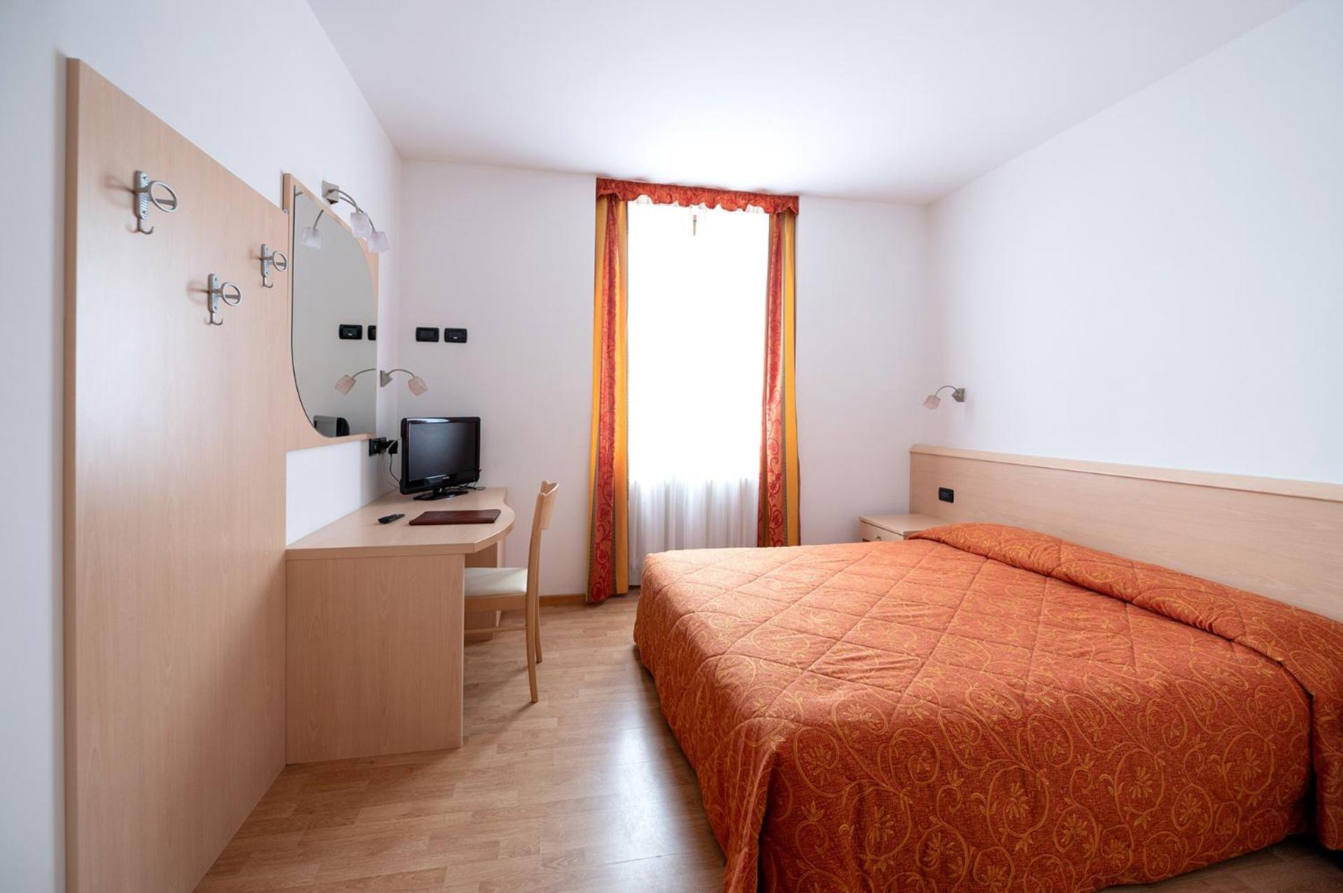 Hotel Posta Comano Terme Exteriör bild