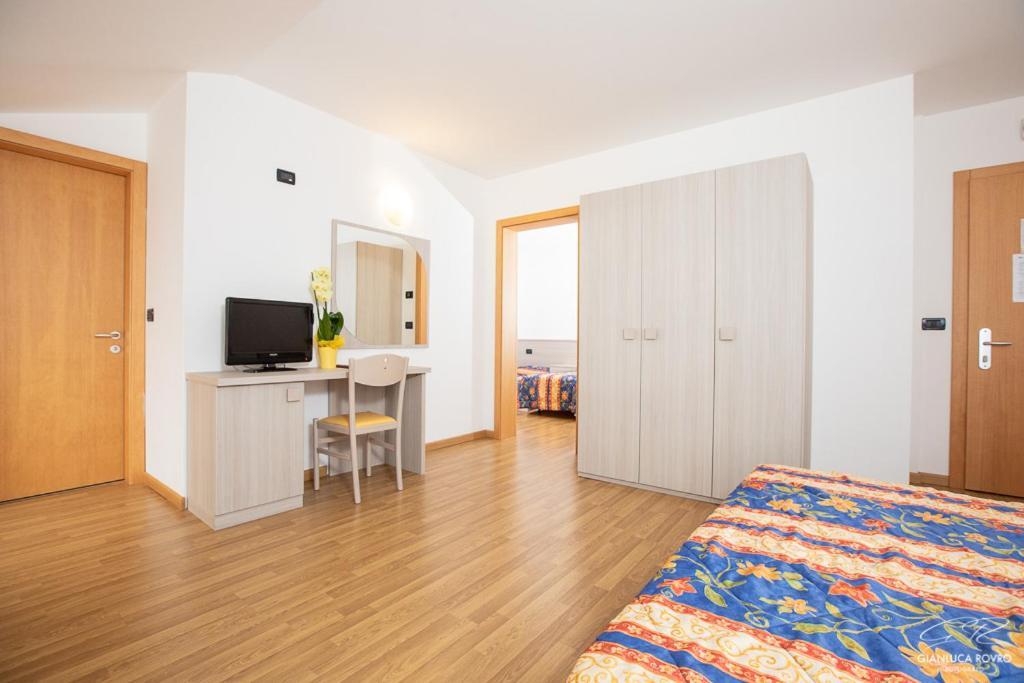 Hotel Posta Comano Terme Exteriör bild