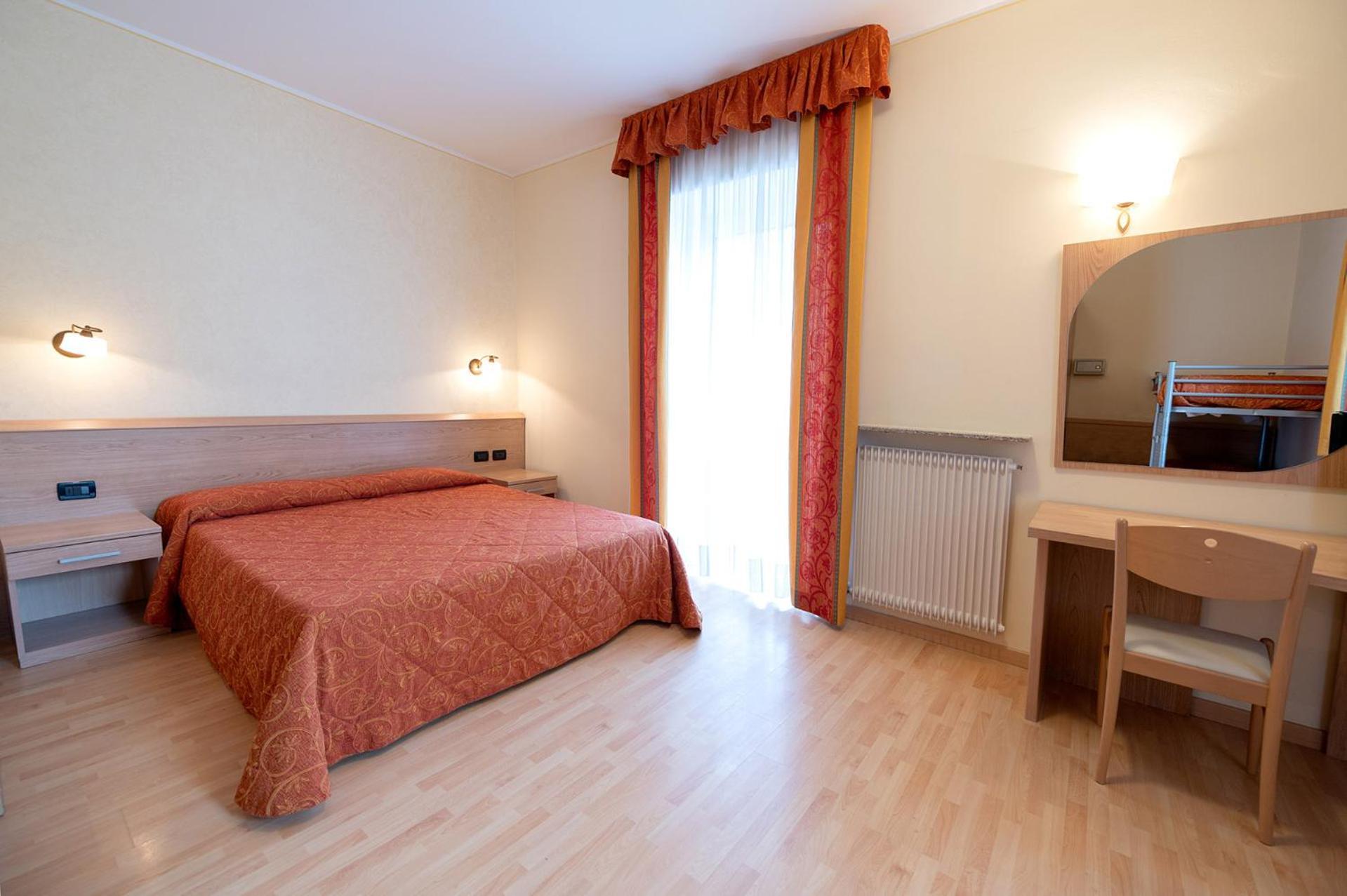 Hotel Posta Comano Terme Exteriör bild