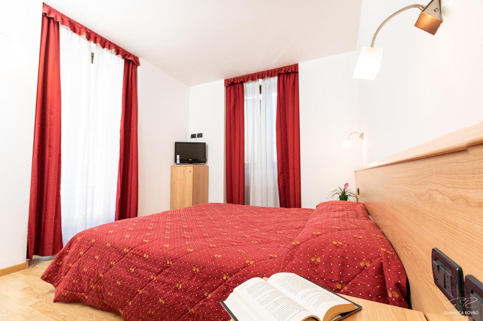 Hotel Posta Comano Terme Exteriör bild