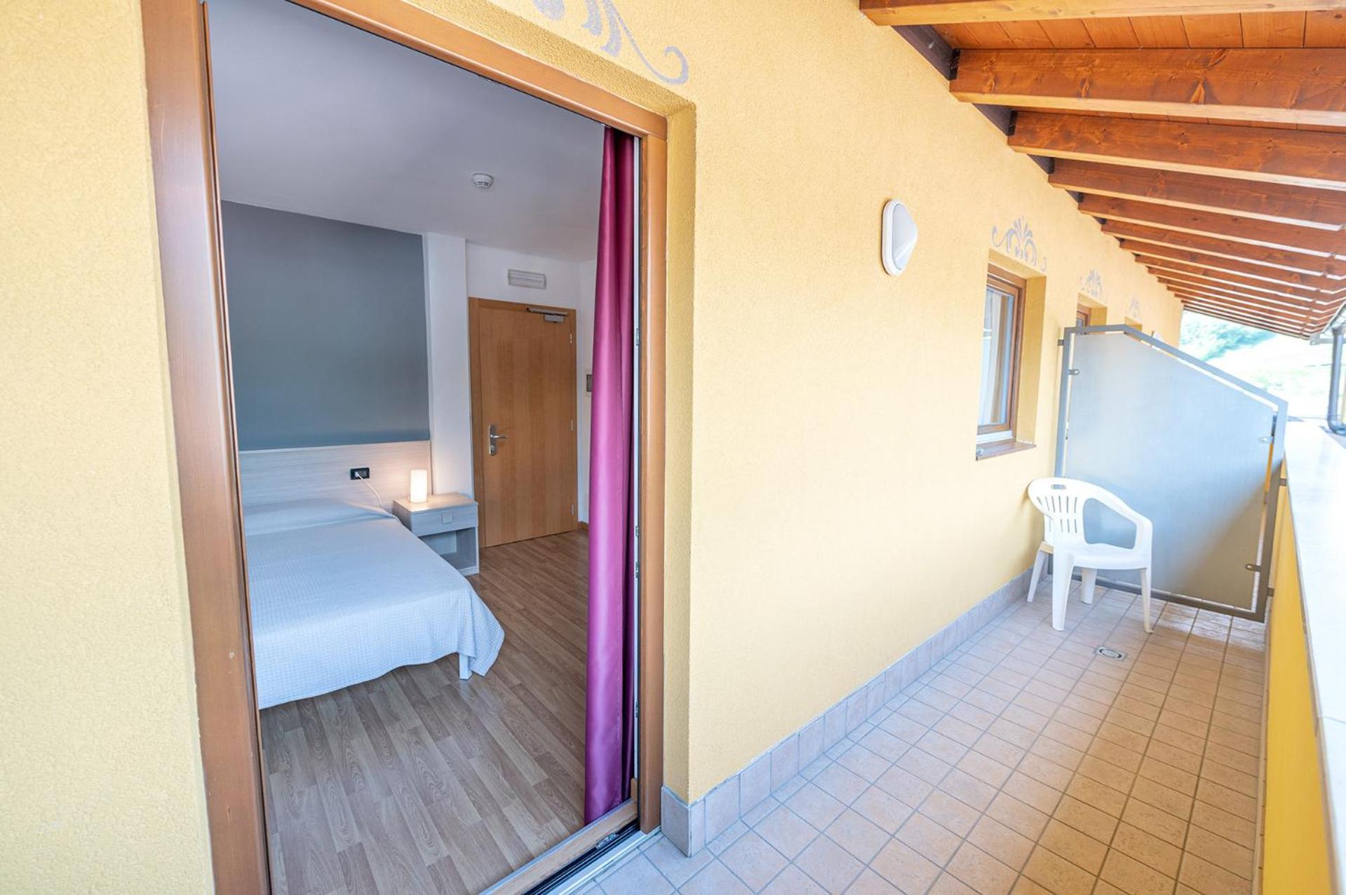 Hotel Posta Comano Terme Exteriör bild