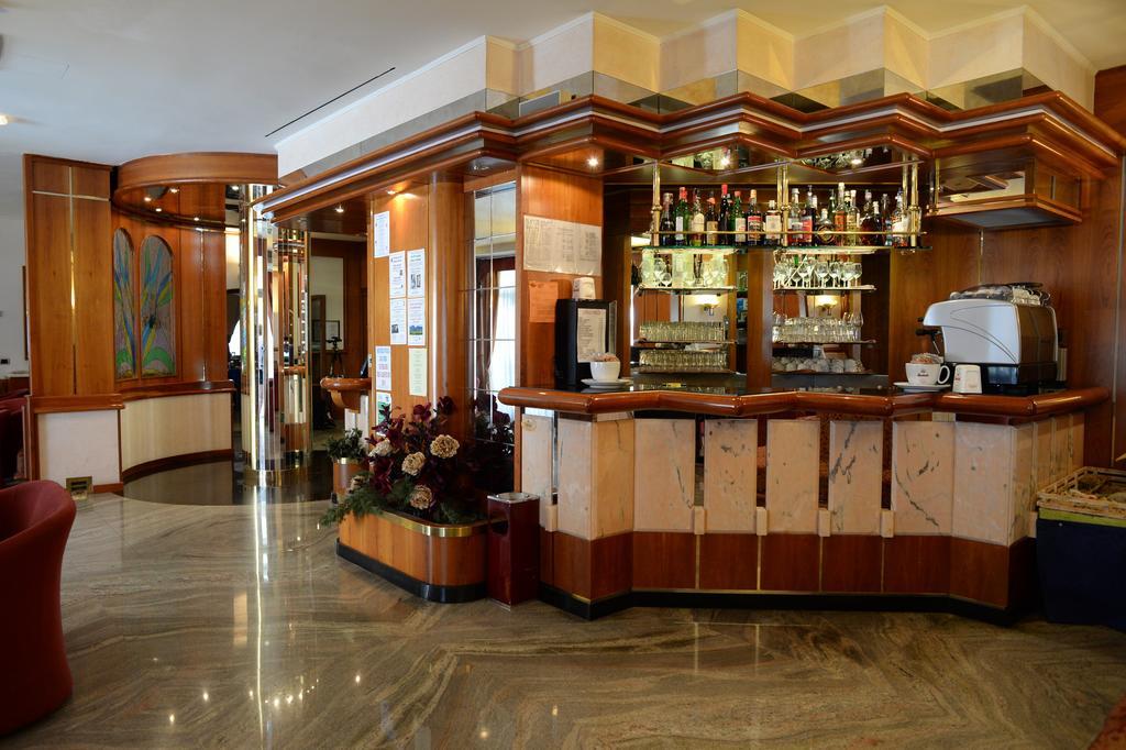 Hotel Posta Comano Terme Exteriör bild