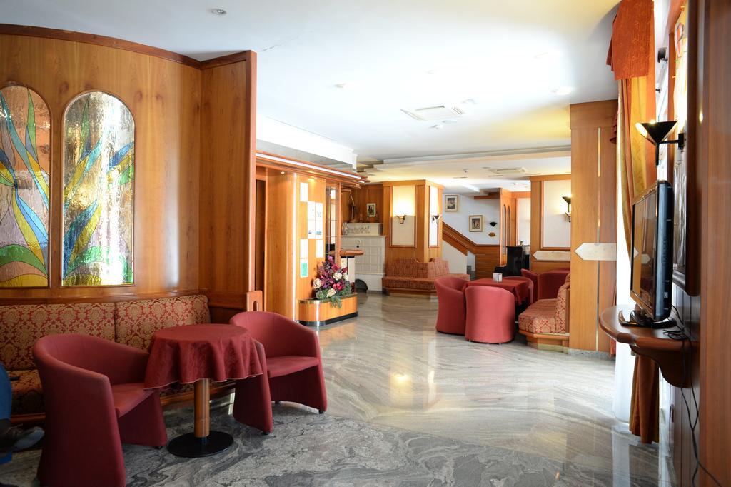 Hotel Posta Comano Terme Exteriör bild