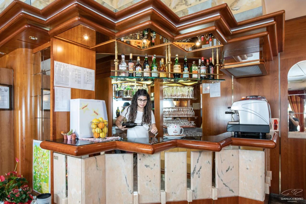 Hotel Posta Comano Terme Exteriör bild