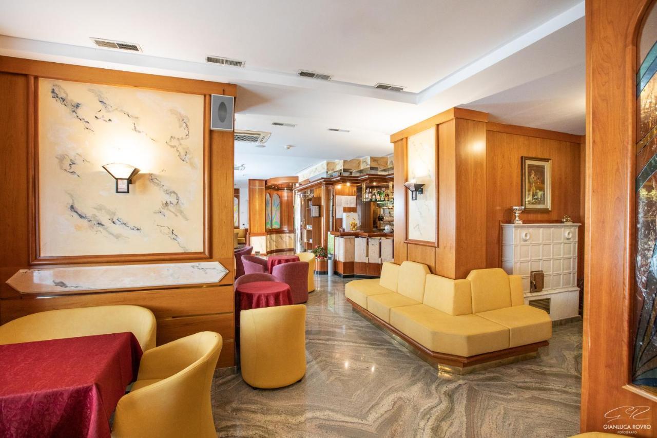 Hotel Posta Comano Terme Exteriör bild