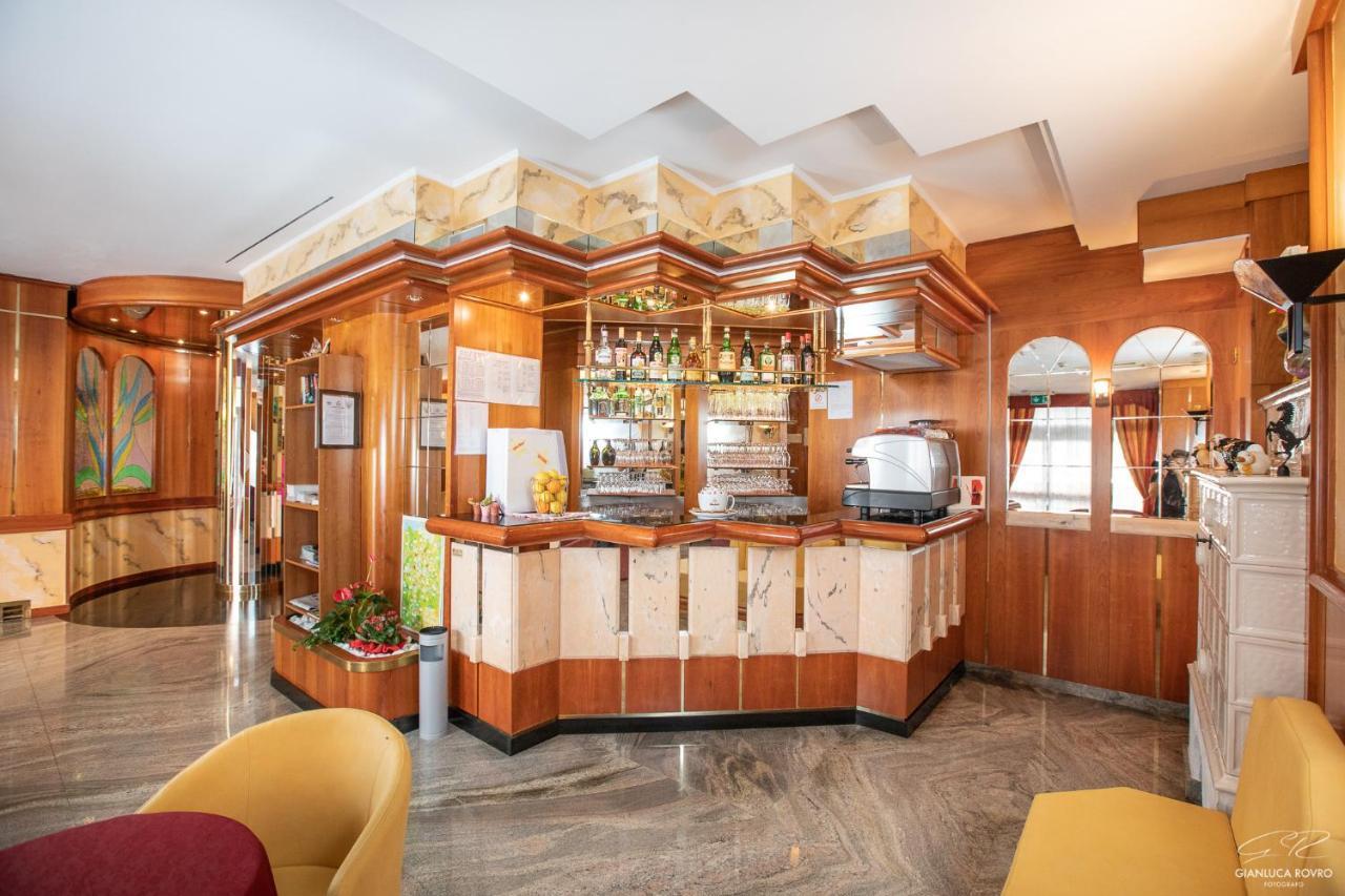 Hotel Posta Comano Terme Exteriör bild