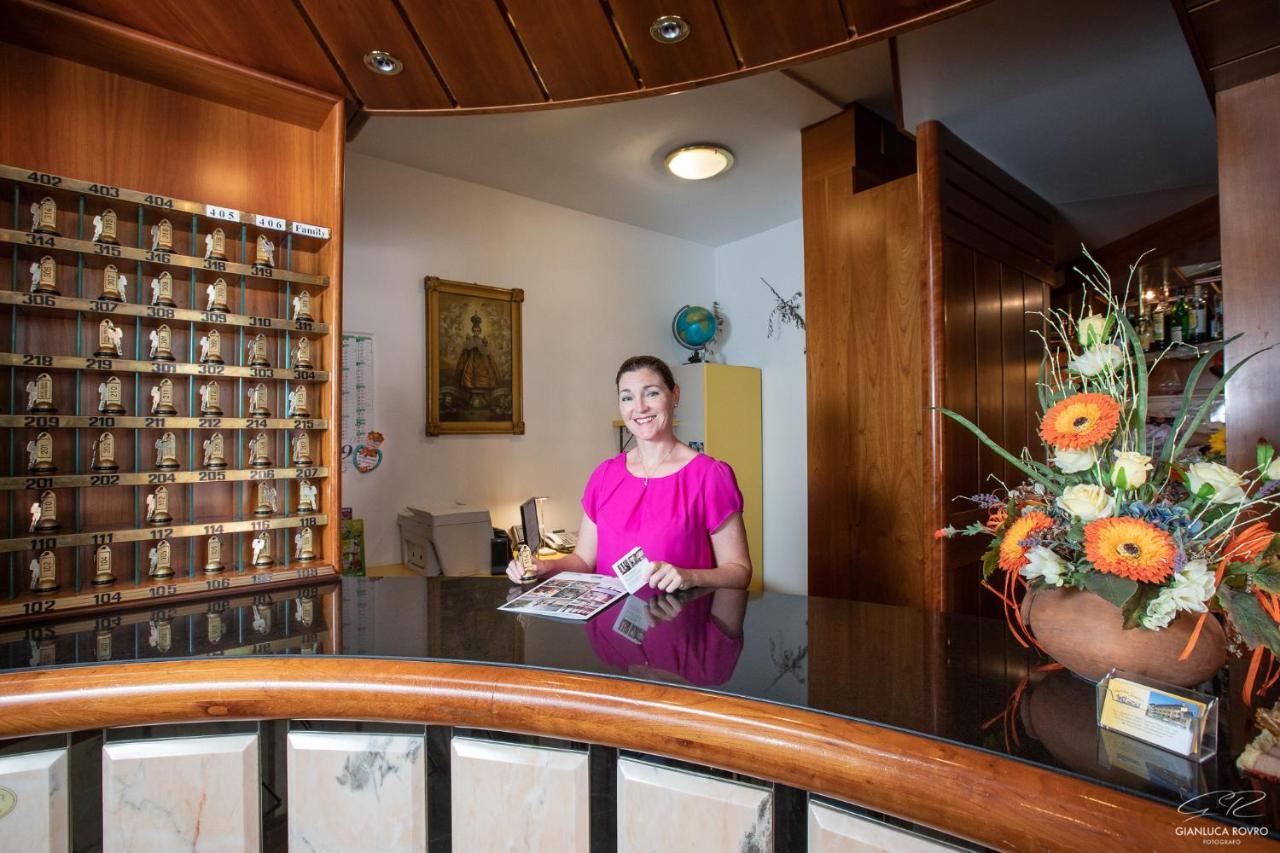 Hotel Posta Comano Terme Exteriör bild